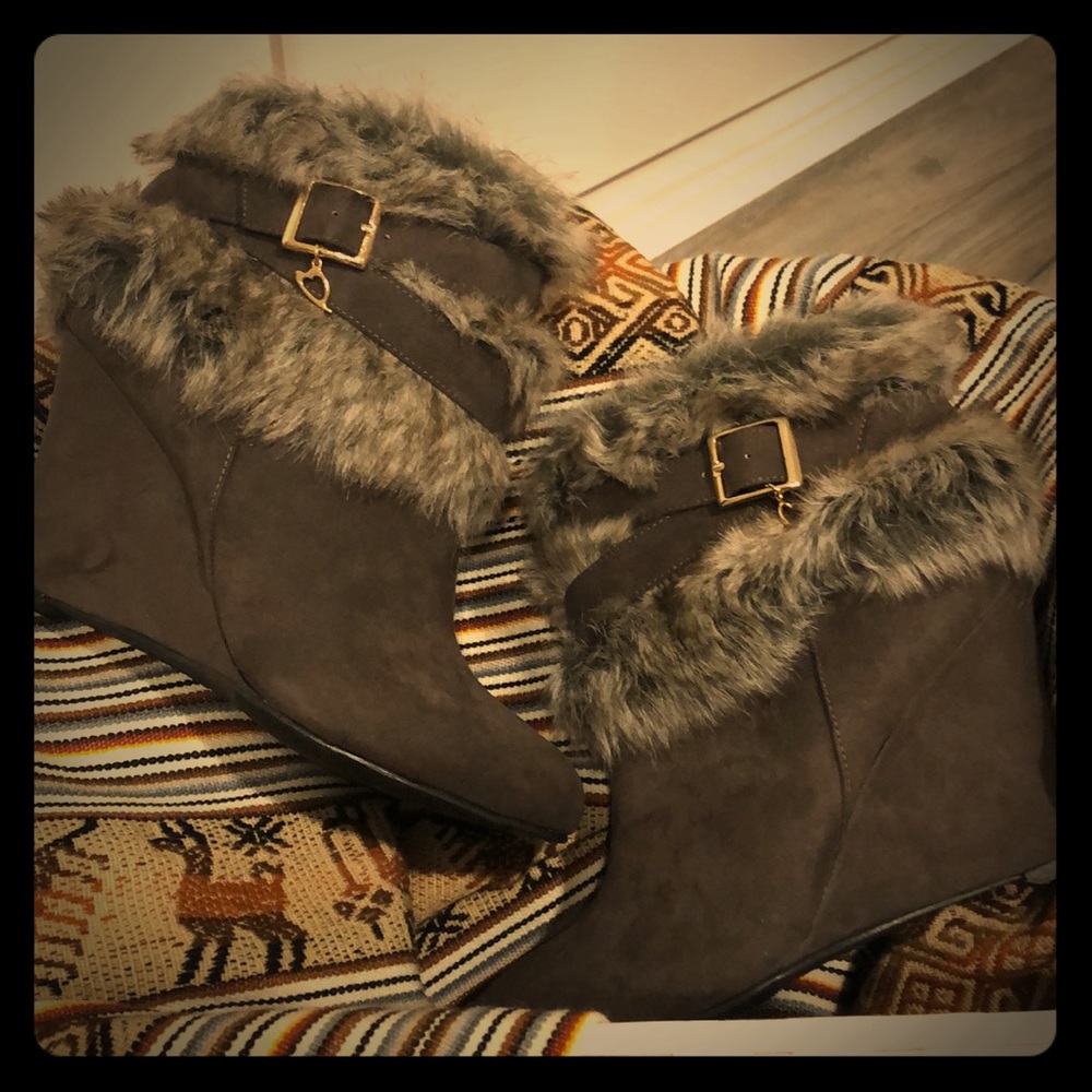 NIB Thalia Sodi Faux Fur Wedge Booties Size 7